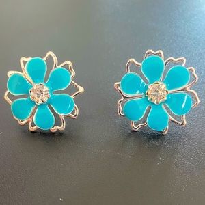Flowered stud earrings